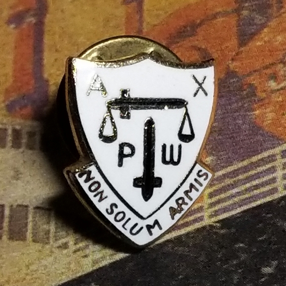 Vintage lapel pin NON SOLUM ARMIS American Ex-Prisoners of War (AXPOW) - Picture 2 of 12